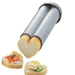 THE PAMPERED CHEF VALTROMPIA BREAD TUBE HEART SHAPED EUC